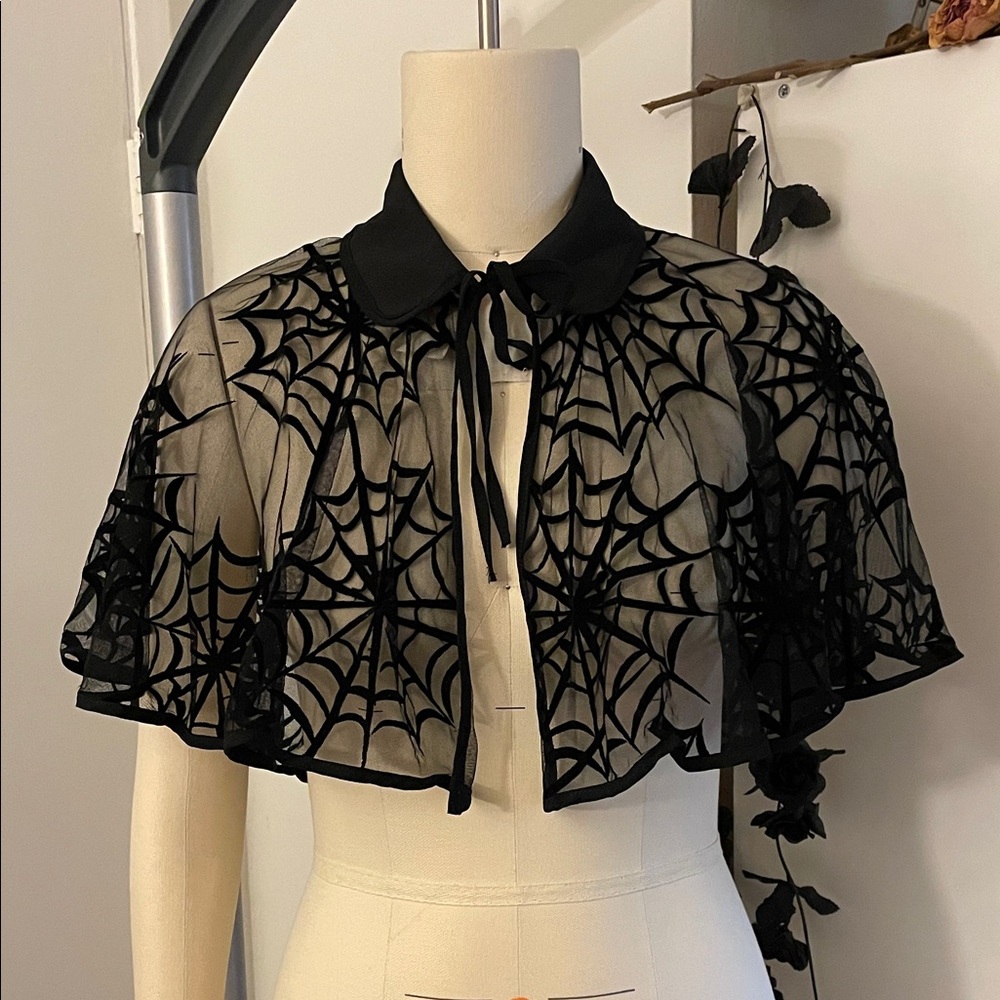 Black Spider Web velvet Capelet with collar